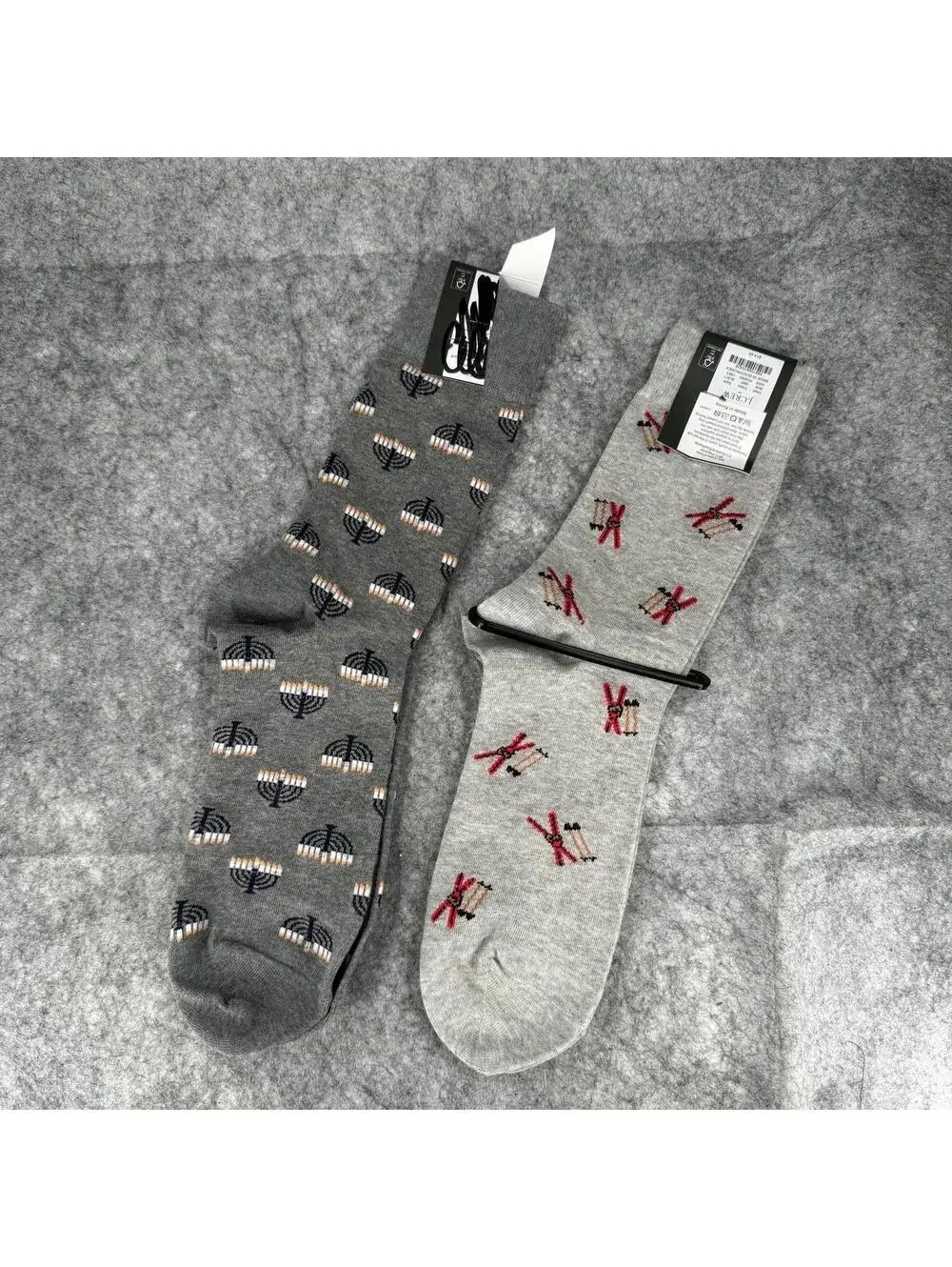 Bundle of 2 Men’s J. Crew Lightweight Dress Socks Menorahs Snow Skis Gray 926